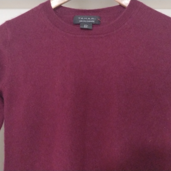 TAHARI 100% 2-Ply Cashmere Burgundy Sweater Women's Sz S - Picture 2 of 5